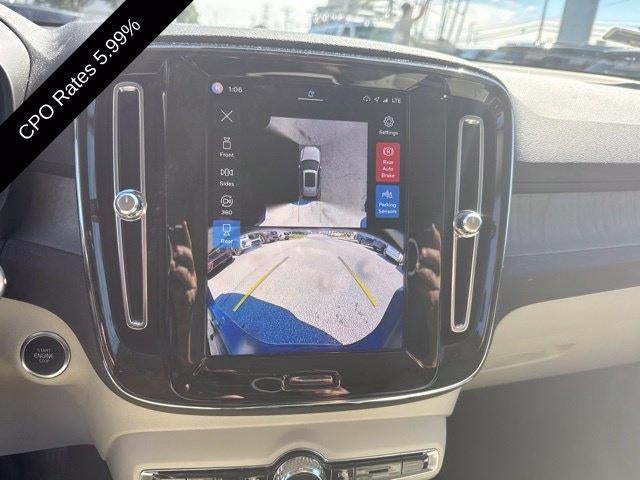 2024 Volvo XC40 B5 AWD Ultimate Dark Theme