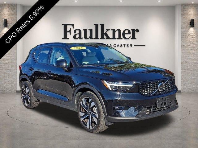 2025 Volvo XC40 B5 AWD Ultra Dark Theme