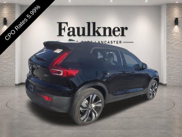 2025 Volvo XC40 B5 AWD Ultra Dark Theme