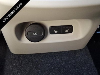 2025 Volvo XC40 B5 AWD Ultra Dark Theme