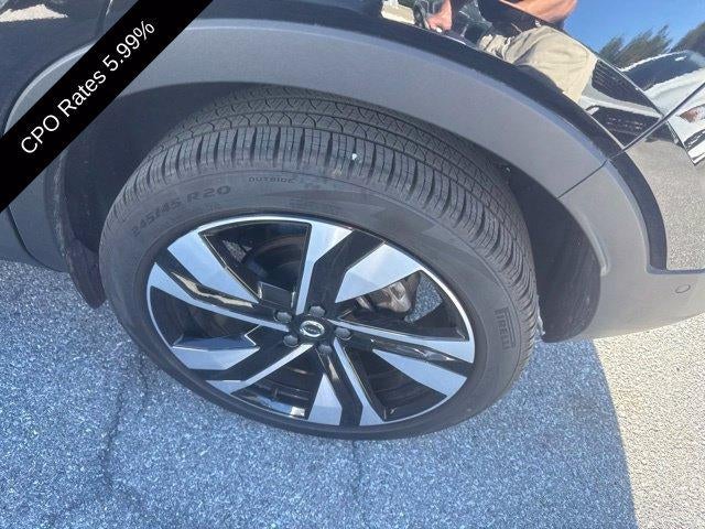 2025 Volvo XC40 B5 AWD Ultra Dark Theme