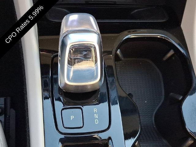 2025 Volvo XC40 B5 AWD Ultra Dark Theme