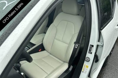 2025 Volvo XC40 B5 AWD Ultra Dark Theme