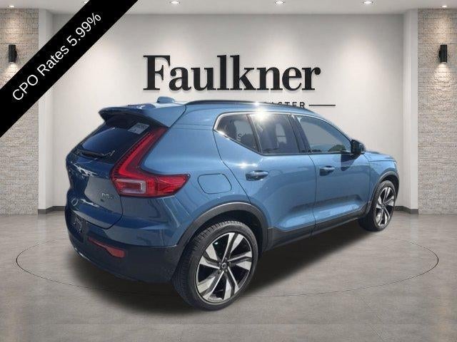 2025 Volvo XC40 B5 AWD Ultra Dark Theme