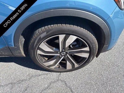 2025 Volvo XC40 B5 AWD Ultra Dark Theme