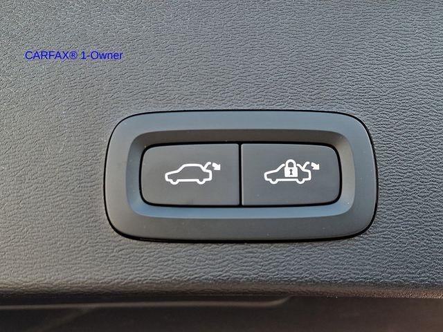 2023 Volvo XC40 B5 AWD Plus Bright Theme