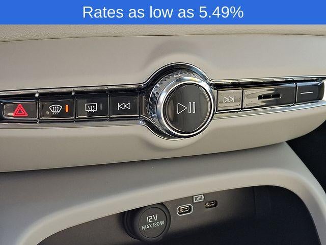 2023 Volvo XC40 B5 AWD Plus Bright Theme