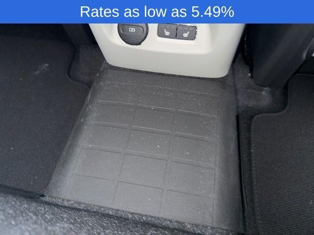 2023 Volvo XC40 B5 AWD Plus Bright Theme