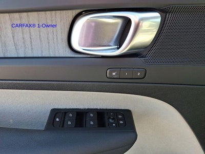 2023 Volvo XC40 B5 AWD Plus Bright Theme