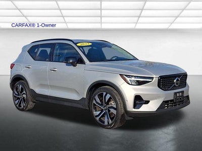 2023 Volvo XC40 B5 AWD Plus Dark Theme