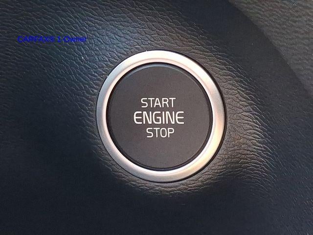 2023 Volvo XC40 B5 AWD Plus Dark Theme