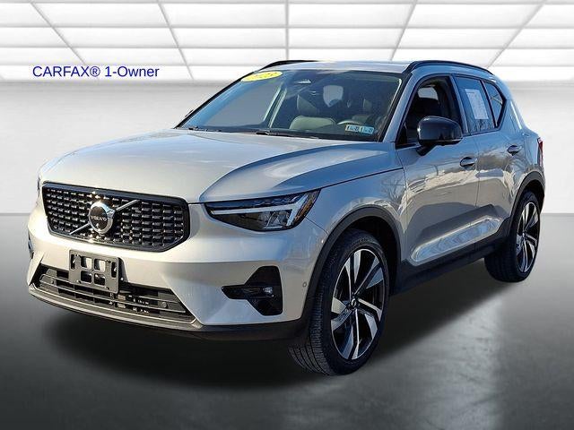 2023 Volvo XC40 B5 AWD Plus Dark Theme