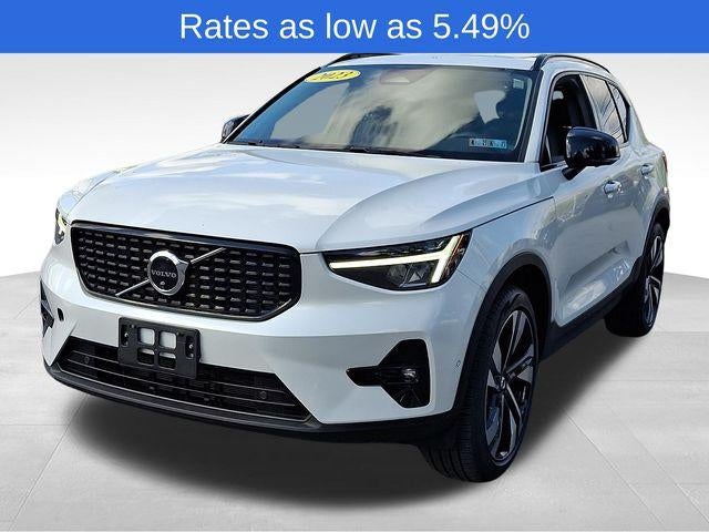 2023 Volvo XC40 B5 AWD Plus Dark Theme