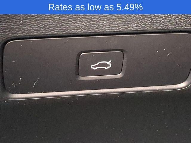 2023 Volvo XC40 B5 AWD Plus Dark Theme