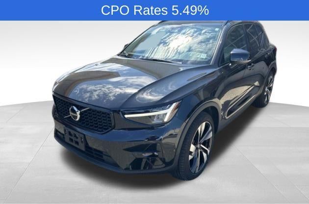 2023 Volvo XC40 B5 AWD Plus Dark Theme