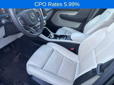 2023 Volvo XC40 B5 AWD Plus Dark Theme