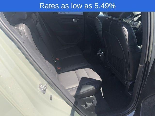 2023 Volvo XC40 B5 AWD Plus Dark Theme