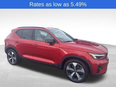 2023 Volvo XC40 B5 AWD Plus Dark Theme
