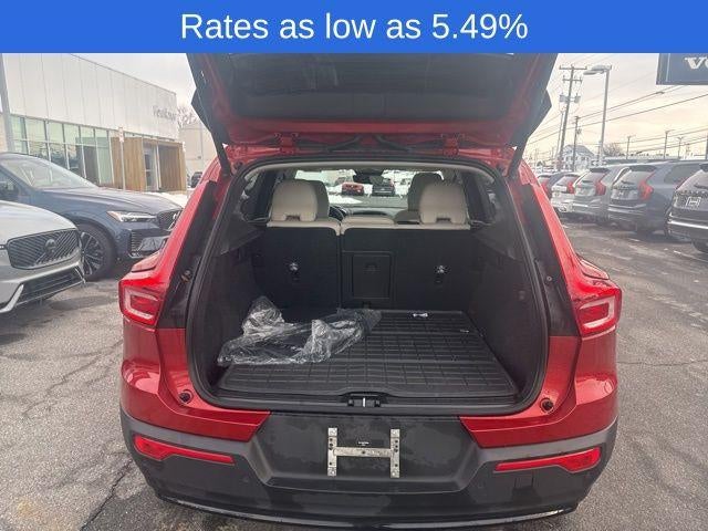 2023 Volvo XC40 B5 AWD Plus Dark Theme