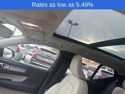 2023 Volvo XC40 B5 AWD Plus Dark Theme