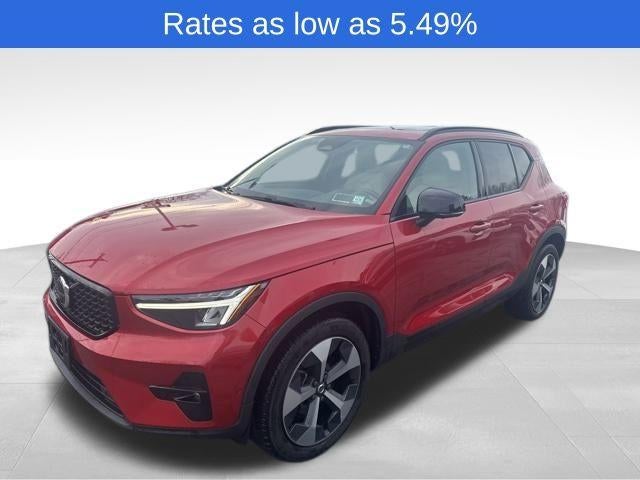 2023 Volvo XC40 B5 AWD Plus Dark Theme