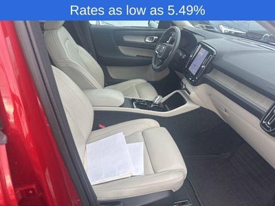 2023 Volvo XC40 B5 AWD Plus Dark Theme