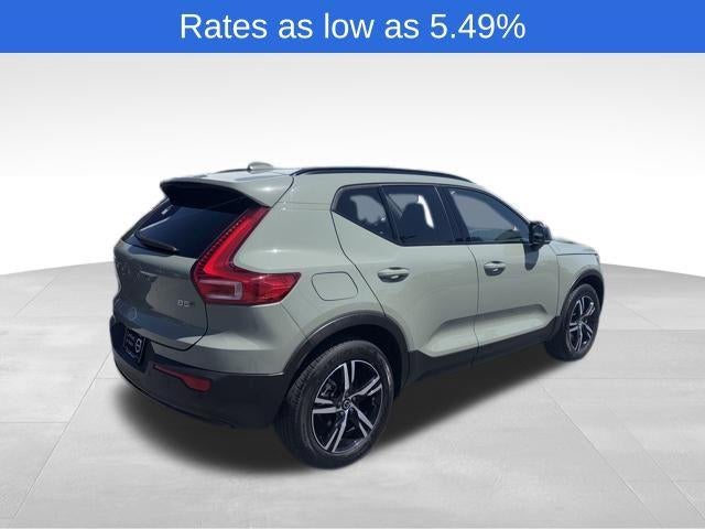 2023 Volvo XC40 B5 AWD Plus Dark Theme