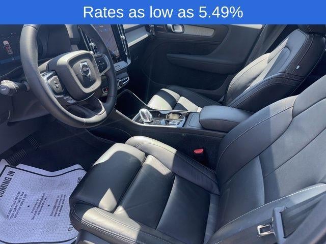 2023 Volvo XC40 B5 AWD Plus Dark Theme