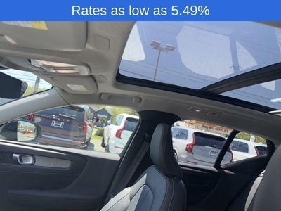 2023 Volvo XC40 B5 AWD Plus Dark Theme