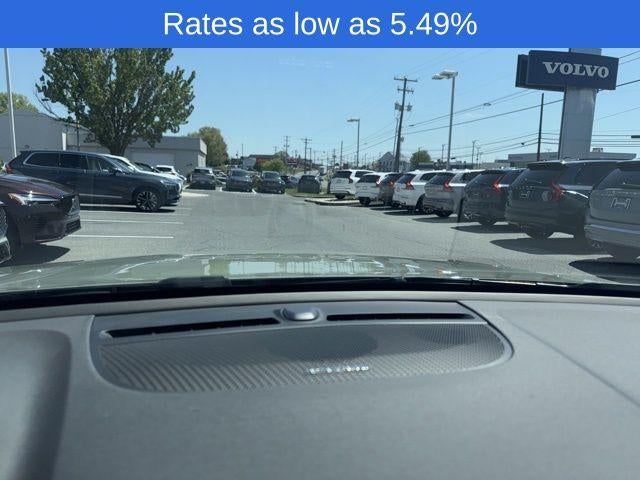 2023 Volvo XC40 B5 AWD Plus Dark Theme