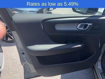 2023 Volvo XC40 B5 AWD Plus Dark Theme