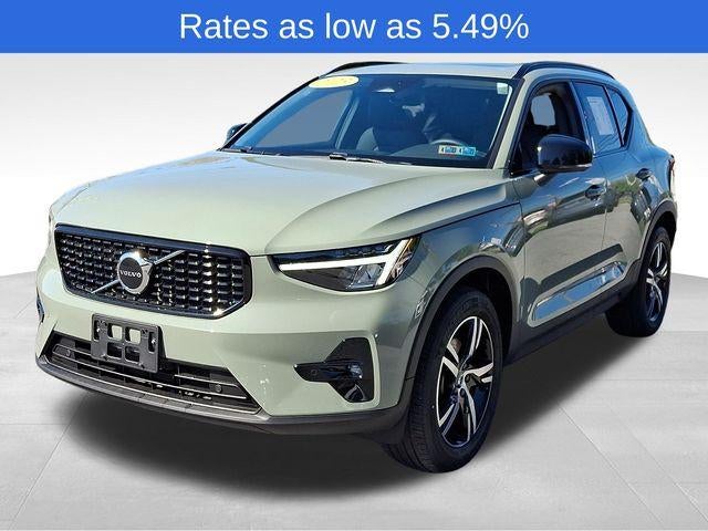 2023 Volvo XC40 B5 AWD Plus Dark Theme