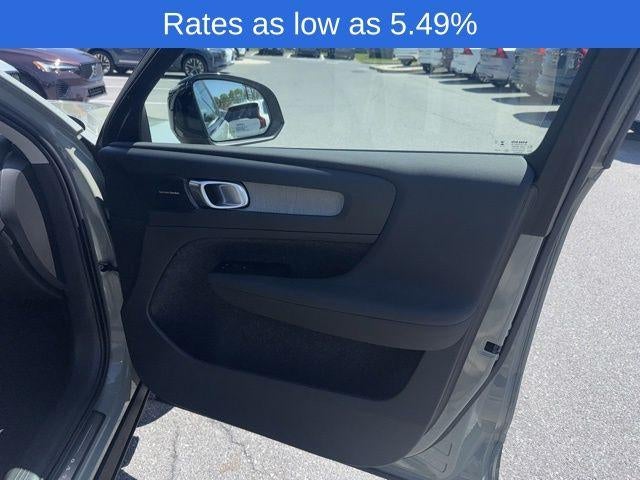 2023 Volvo XC40 B5 AWD Plus Dark Theme