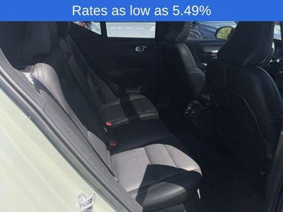 2023 Volvo XC40 B5 AWD Plus Dark Theme