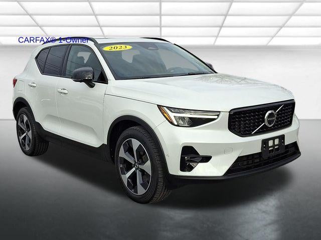 2023 Volvo XC40 B5 AWD Plus Dark Theme