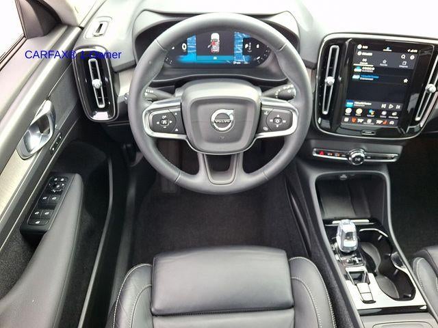 2023 Volvo XC40 B5 AWD Plus Dark Theme