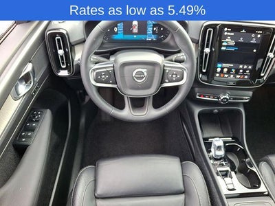 2023 Volvo XC40 B5 AWD Plus Dark Theme
