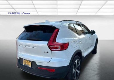 2023 Volvo XC40 B5 AWD Plus Dark Theme