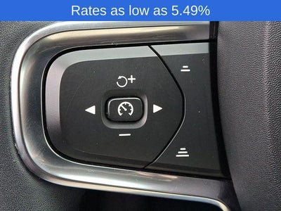 2023 Volvo XC40 B5 AWD Plus Dark Theme