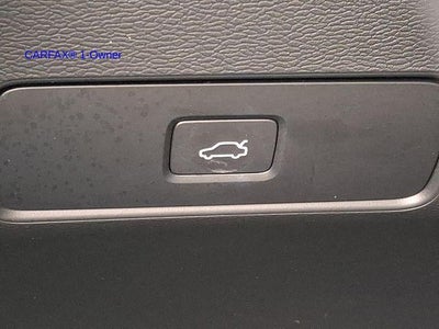 2023 Volvo XC40 B5 AWD Plus Dark Theme