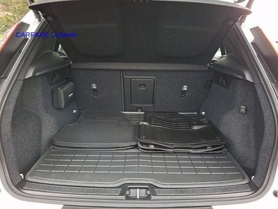 2023 Volvo XC40 B5 AWD Plus Dark Theme