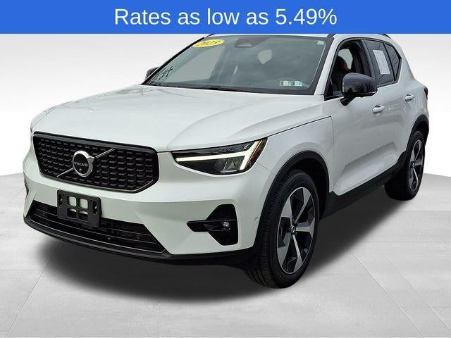 2023 Volvo XC40 B5 AWD Plus Dark Theme