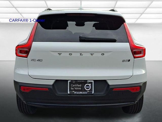2023 Volvo XC40 B5 AWD Plus Dark Theme