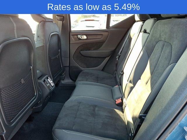 2023 Volvo XC40 B5 AWD Plus Dark Theme