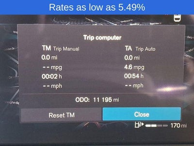 2023 Volvo XC40 B5 AWD Plus Dark Theme