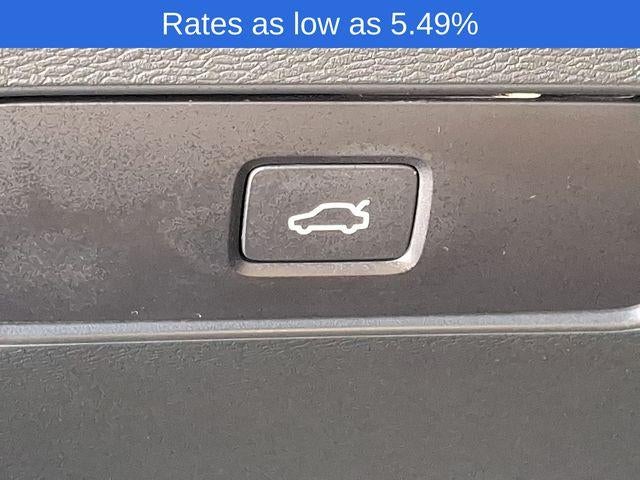 2023 Volvo XC40 B5 AWD Plus Dark Theme