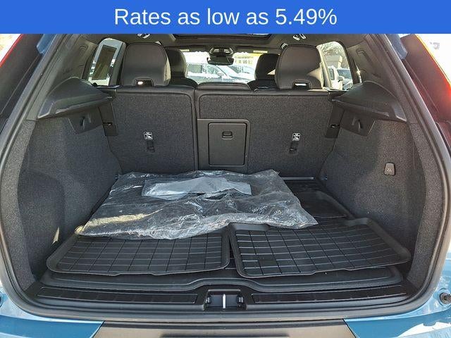 2023 Volvo XC40 B5 AWD Plus Dark Theme