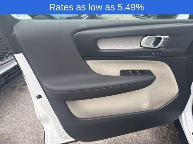 2023 Volvo XC40 B5 AWD Plus Dark Theme