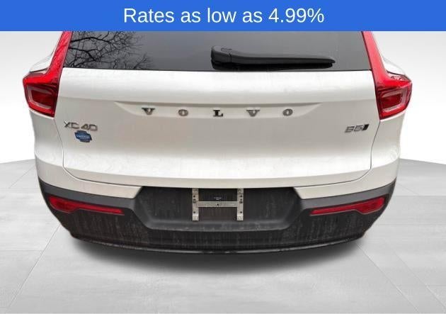 2023 Volvo XC40 B5 AWD Plus Dark Theme