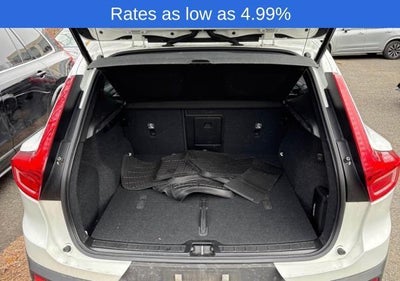 2023 Volvo XC40 B5 AWD Plus Dark Theme